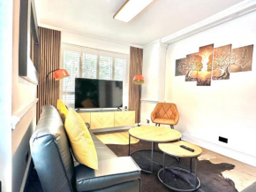 Newly Refurbished 3 bed flat free parking